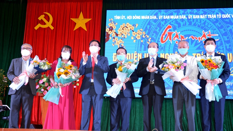 Gặp mặt văn nghệ sĩ, trí thức và báo giới Xuân Nhâm Dần 2022